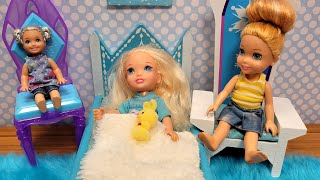 Little Elsa gets a cold  Elsa amp Anna toddlers  Barbie dolls [upl. by Nathaniel198]