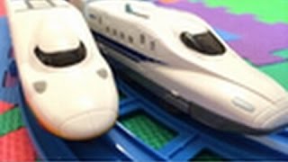 700 Shinkansen with light vs E4 Series Shinkansen【Takara TOMY Plarail】00258en [upl. by Willabella]