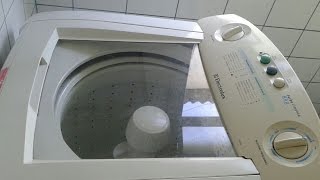 VENDESE UMA LAVADORA ELECTROLUX 8kg LM 08 [upl. by Ennaihs]