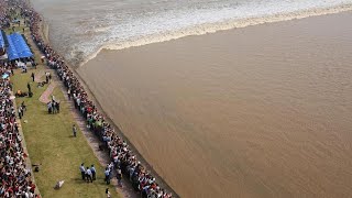 Live Witnessing impressive annual tidal bore on E Chinas Qiantang River [upl. by Seessel]