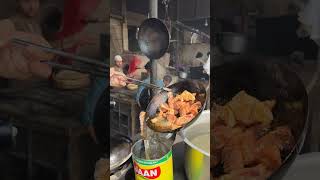 Haji Kameen Khan Chicken Karahi  Tomatoes amp Chillies Chicken  Karkhanu Peshawar kpfooddiaries [upl. by Zetta]