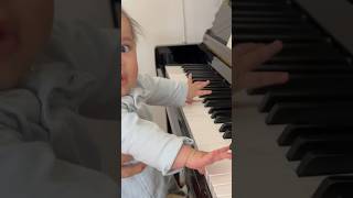 下课后5个月宝宝自己练琴了❤️❤️❤️ 5monthold baby practices piano by himself [upl. by Camel857]