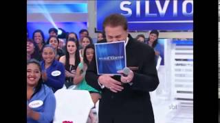 Silvio Santos Tem crise de Riso no programa 17082014 [upl. by Anigar]