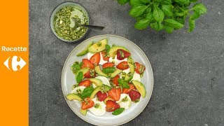 Salade van avocado mozzarella en aardbeien Bio [upl. by Aihsekram213]