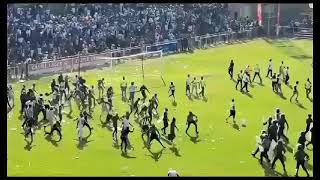 Highlanders fans chasing the police  Dynamos FC vs Highlanders FC [upl. by Ddet]