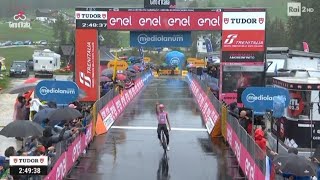 Giro dItalia 2024  16a tappa  vince ancora la maglia rosa [upl. by Tevis862]