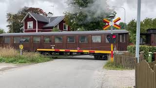 Gammal järnvägsövergång i Almunge Mogavägen  Swedish vintage railroad crossing [upl. by Tallulah]