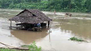 The Salween river flooded and covered the house  ဃိၣ်လိၣ်ကျိထီၣ်လုၣ်ဘၢပှၤဒၢး [upl. by Edahc]