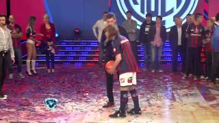 Showmatch 2014  Imperdible un jugador se ganó un auto y otro se levantó una bailarina [upl. by Neill]