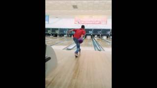 Cara baling bola bowling yang betul [upl. by Keyes]