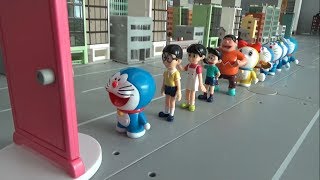 Doraemon 10 Friends Friends go past the door toys play video for kids [upl. by Cirdor825]