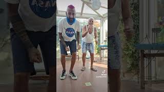 Che gioco di gambe che ha mio padre 🤟😬😜 technodance techno viralvideo [upl. by Ylecara]