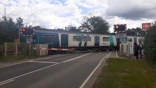 Kempston Hardwick Level Crossing Bedfordshire [upl. by Fanya]