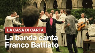 La banda de La Casa di Carta canta quotCentro di gravità permanentequot  Netflix Italia [upl. by Ellehcirt]