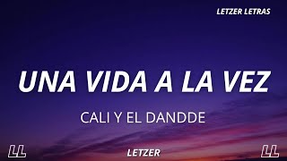 Cali y El Dandee  Una Vida a La Vez  Letra [upl. by Eelarual]