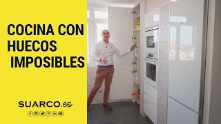 Cocina pequeña moderna blanca  CON SITIOS IMPOSIBLES sin tiradores y silestone [upl. by Tavish170]