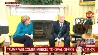 La Merkel chiede a Trump di stringergli la mano ma lui fa finta di niente [upl. by Llerut]