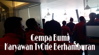 Gempa Bumi karyawan Tvone berhamburan keluar [upl. by Caton]