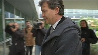 Arnaud Montebourg fait sa rentrée à lécole de management Insead [upl. by Trela6]