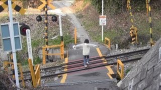 珍しいケーブルカーの踏切Funicular Crossing 1 OsakaJapan [upl. by Llet]