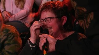 Vrouw in de zaal komt niet meer bij  DE GROTE IMPROVISATIESHOW [upl. by Iam758]