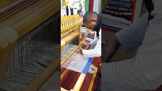 السيد  عمر سليمان الخطارة ينسج على نول المنضدة ياسمينة Yasmina Table loom under work [upl. by Davy]