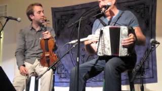 Oisin Mac Diarmada amp Seamus Begley quotO Bhean a Tíquot [upl. by Aldred318]