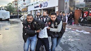 Turchia proteste contro la repressione della stampa libera [upl. by Yvi661]