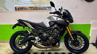 Yamaha MT09 Installazione cupolino windscreen Givi [upl. by Mycah954]