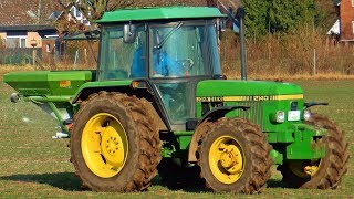 Dünger streuen  John Deere 2140 mit Amazone ZAF 804 R [upl. by Adnilem176]