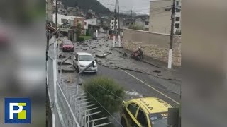 El momento en que un deslave destruye todo a su paso y cubre de lodo varias calles en Ecuador [upl. by Ardnalahs]