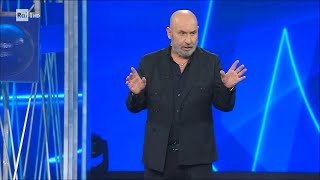 Maurizio Battista al supermercato con mia moglie  I migliori anni 27042024 [upl. by Tur210]