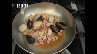 Ricette di pasta Paccheri mantecati con frutti di mare [upl. by Hiasi]