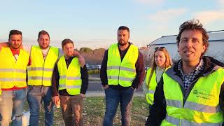 jóvenes agricultores de La Mancha cortan la nacional están desesperados [upl. by Elagibba]