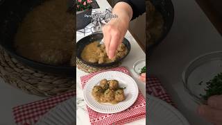 Albóndigas con salsa de almendras [upl. by Leahcimal606]