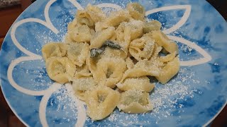 Tortellini Manteiga Sálvia e Parmesão  Tortellini Burro Salvia e Parmigiano [upl. by Ecnerual]