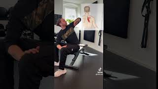 Knoten zwischen Schulterblatt 😮‍💨 shoulder rücken schulterblatt übung rehabilitation [upl. by Eak576]