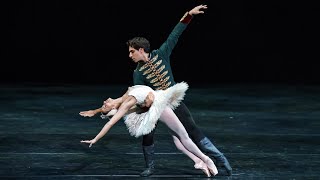 Swan Lake – Act II pas de deux Francesca Hayward Cesar Corrales The Royal Ballet [upl. by Gore]