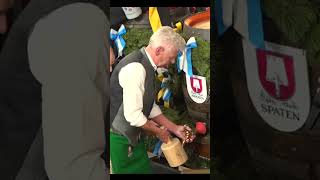 OB Dieter Reiter zapft erstes Fass an auf dem Oktoberfest wiesn ozapftis oktoberfest [upl. by Latsyrd]