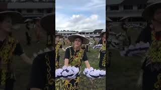 Gadis Dayak kenyah badeng Sarawak memakai pakaian teadisi🤙👍 [upl. by Mozelle612]