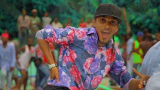 Robinio Mundibu  4 Lettres Official Video [upl. by Sackman]