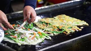 해물파전  Haemul Pajeon  Seafood and Green Onion Pancake  Korean Street Food [upl. by Otrevire389]