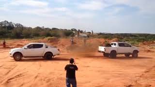 TOYOTA HILUX VS MITSUBISHI L200 [upl. by Tadeo]