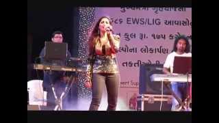 Jaadu Hai Nasha Hai Song By Shreya Goshal At Surat Night Merathon [upl. by Akirej]