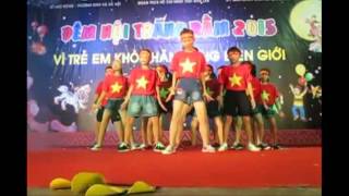 Áo cờ đỏ sao vàng nhảy Flashmob  Nối vòng tay lớn của các em học sinh [upl. by Anawot]