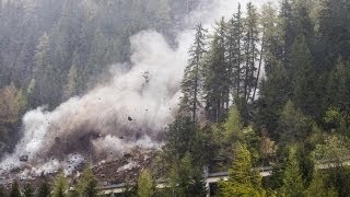 Sprengung nach Felssturz auf dem Felbertauern [upl. by Rabma]