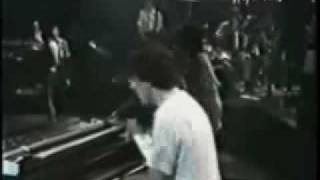 Charly Garcia y Mercedes Sosa Cerca de la revolucionARGENTINOS VANDALOS 1 [upl. by Reyem]