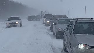 Wintereinbruch Schneestürme legen Schwarzmeerküste lahm [upl. by Evie]