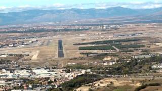 COCKPIT VIEW OF APPROACH AND LANDING AT MADRID BARAJAS AIRPORT [upl. by Ettelohcin877]