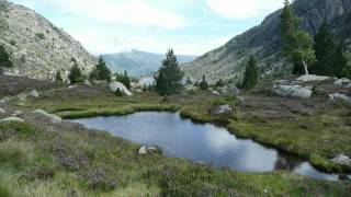 GR10  La grande traversée des Pyrénées [upl. by Veejar939]